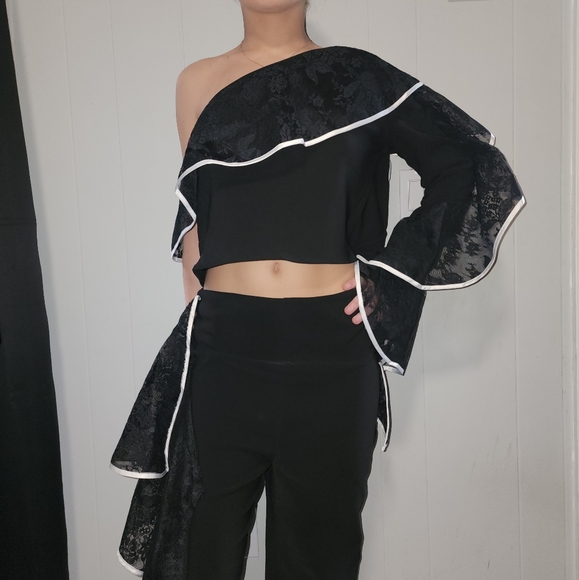 NWT Gorgeous , Akira , 2 Peice Stunning Ruffled Pants , With Matching Top - Picture 3 of 15